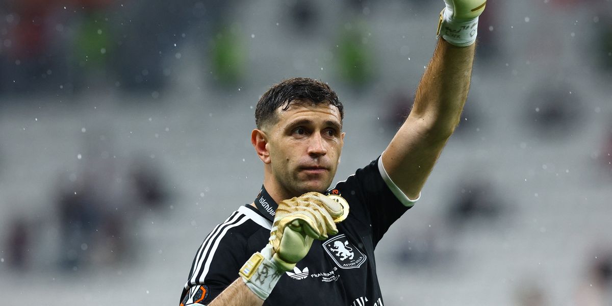 Aston Villa goalkeeper Emi Martinez reveals he broke finger during Europa League final warm-up Aston Villa goalkeeper Emi Martinez reveals he broke finger during Europa League final warm-up