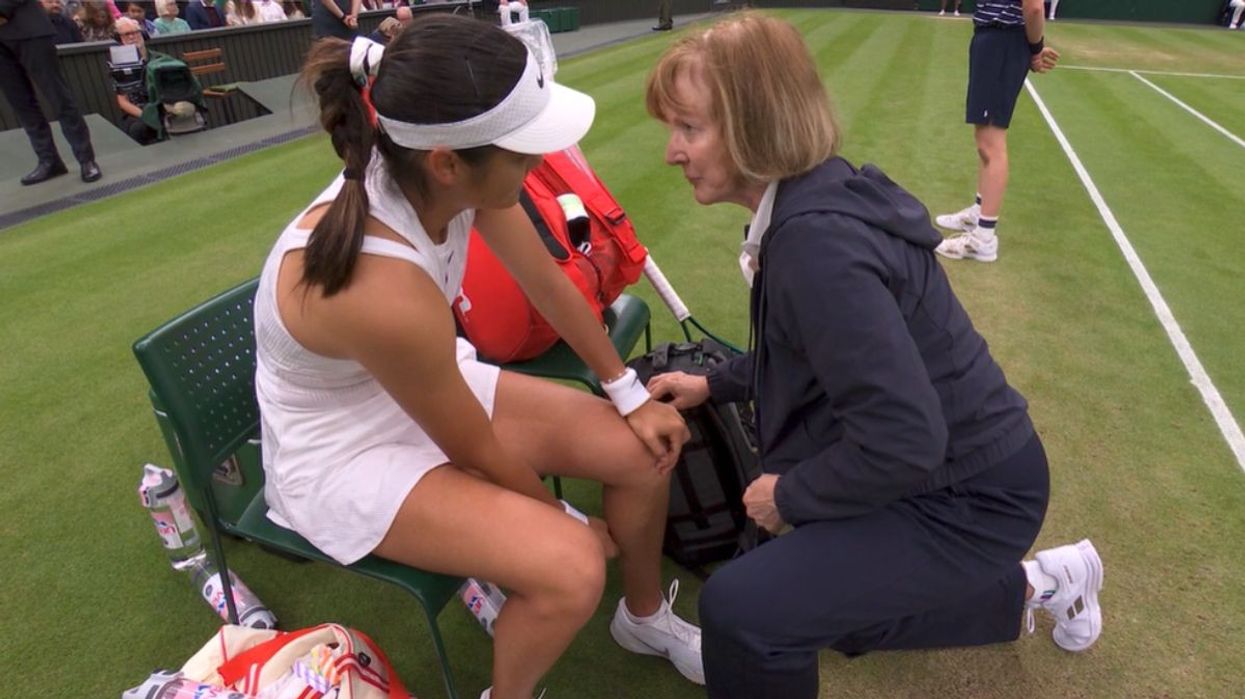 Emma Raducanu appeared to hurt her leg