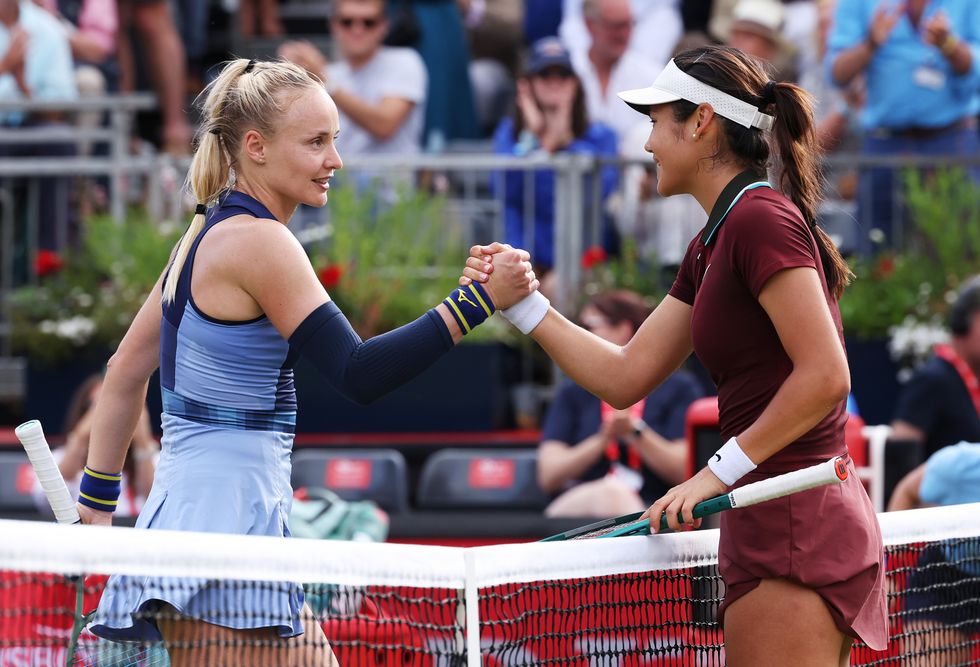 Emma Raducanu, Rebecca Sramkova