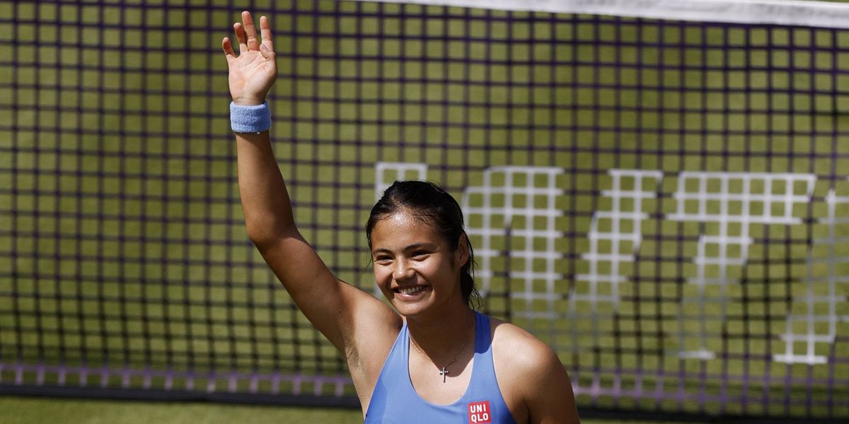Emma Raducanu survives injury scare to reach semi-finals of Queen's Club Championship