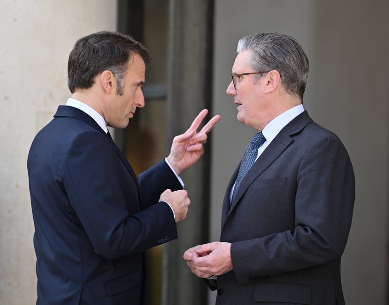 Emmanuel Macron and Keir Starmer