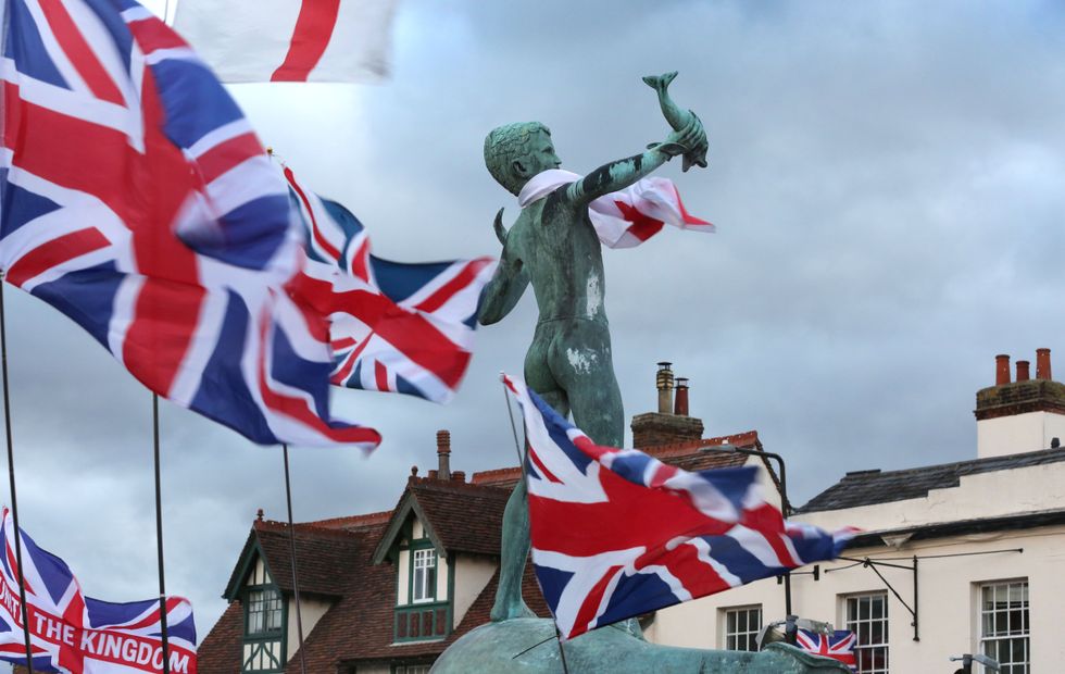 Bandeiras britânicas e da União foram hasteadas no protesto de Braintree contra os requerentes de asilo em Wethersfield.