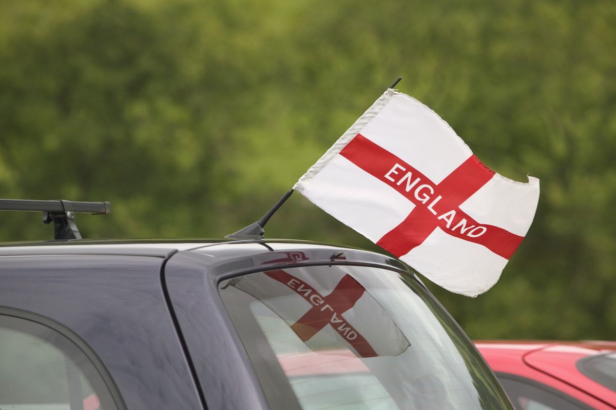 England flag on the car