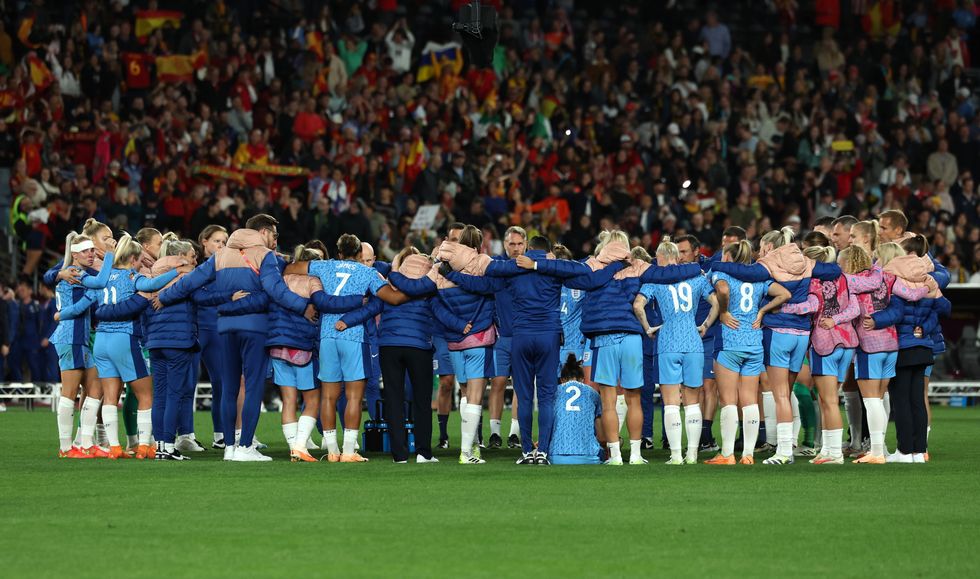 England Women's team huddle