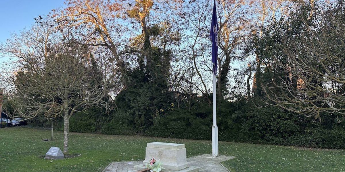 Police officer dies in horror car crash while responding to an emergency Police officer dies in horror car crash while responding to an emergency