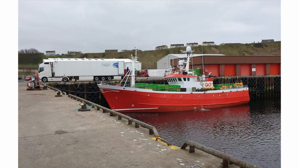 EU vessel unloading catch into an EU lorry with no inspectors in 2024