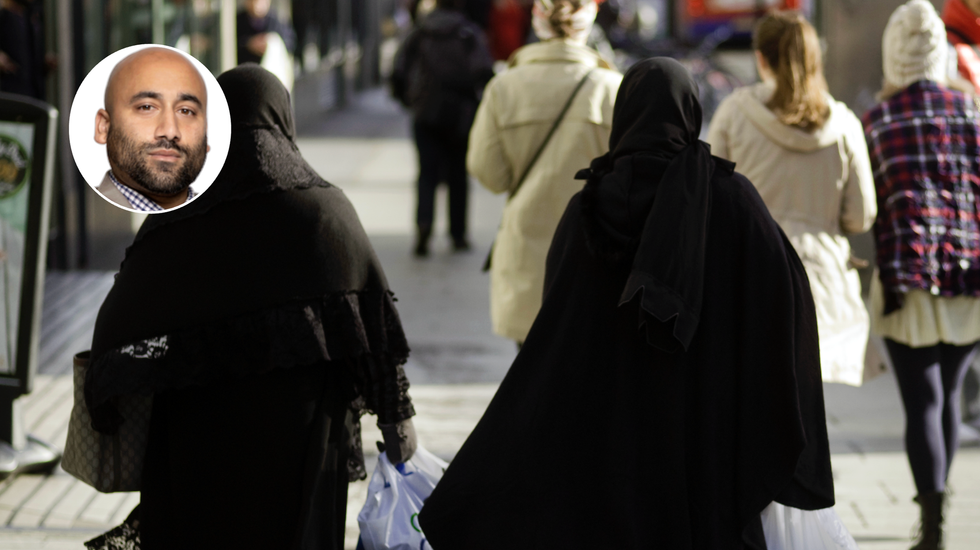 Europe, UK, England, London, View Of Two Muslim Women Wearing Burka's Cruising Edgware Road Carrying Plastic Shooting Bags