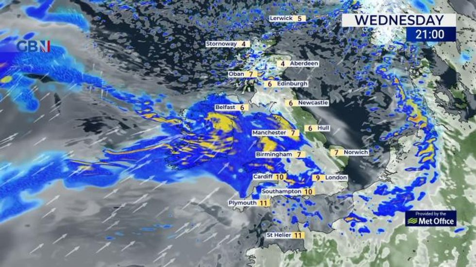 Heavy snow warning: Exact date EIGHT INCHES could fall across UK in January - ‘Expect widespread disruption’