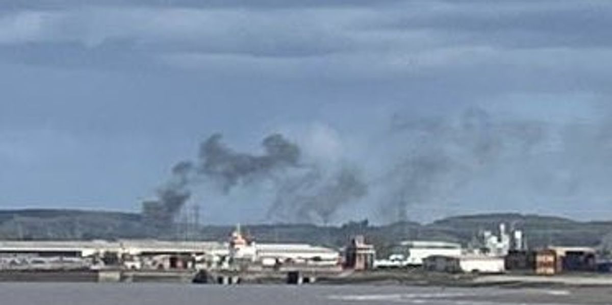 NextImg:Evri parcel depot engulfed in HUGE fire as blazing inferno seen for miles