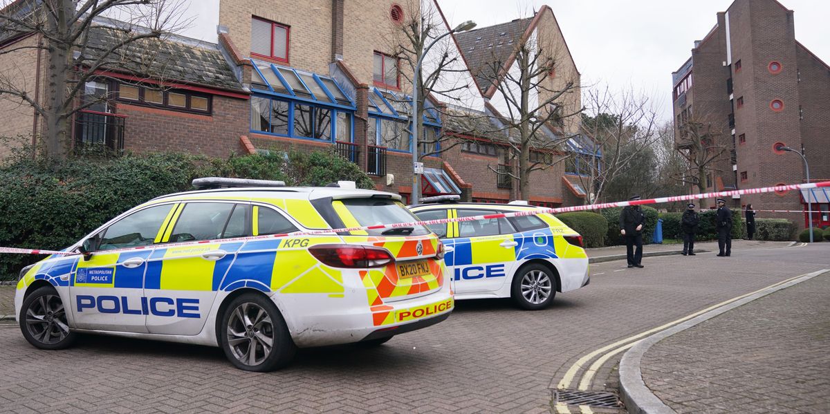 NextImg:London man with crossbow shot dead by police was a convicted stalker