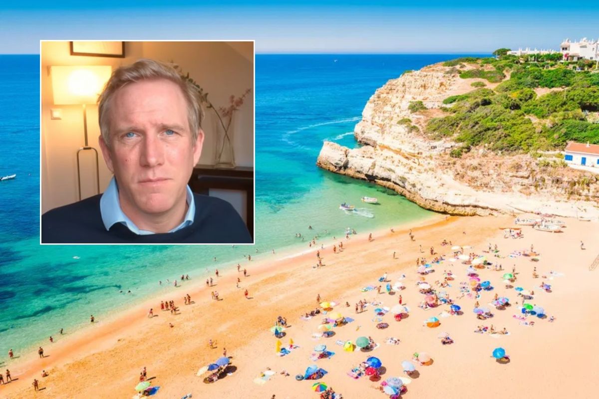 Expat in Portugal/View of an Algarve beach