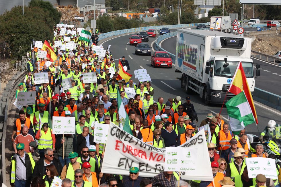 Farmers circulate on the road in the agrarian protests in Algeciras