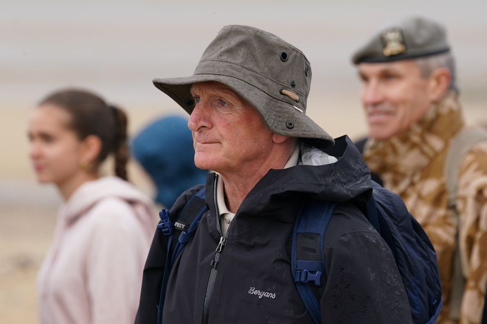 Neto do marechal de campo Montgomery, Henry Montgomery, em Juno Beach