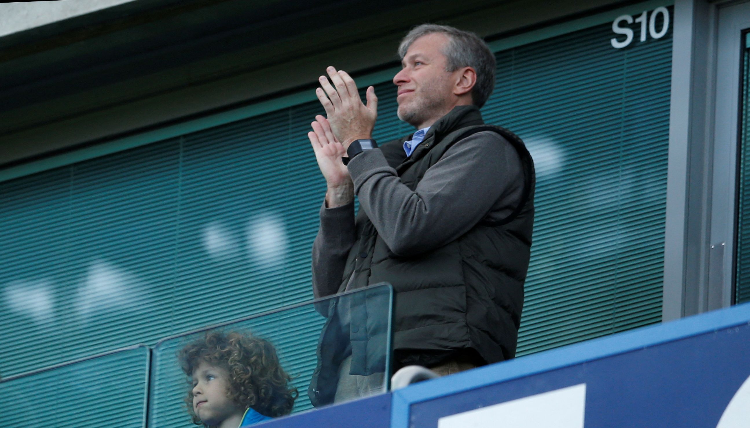 FILE PHOTO: Football Soccer - Chelsea v Scunthorpe United - FA Cup Third Round - Stamford Bridge - 10/1/16 Chelsea owner Roman Abramovich Action Images via Reuters / John Sibley Livepic EDITORIAL USE ONLY. No use with unauthorized audio, video, data, fixture lists, club/league logos or %22live%22 services. Online in-match use limited to 45 images, no video emulation. No use in betting, games or single club/league/player publications. Please contact your account representative for further details./File Photo