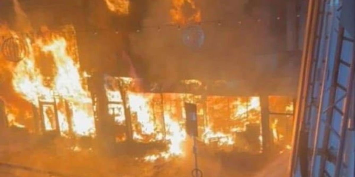 NextImg:Terrifying blaze engulfs Abergavenny town centre as over 100 firefighters tackle 'absolutely devastating' inferno