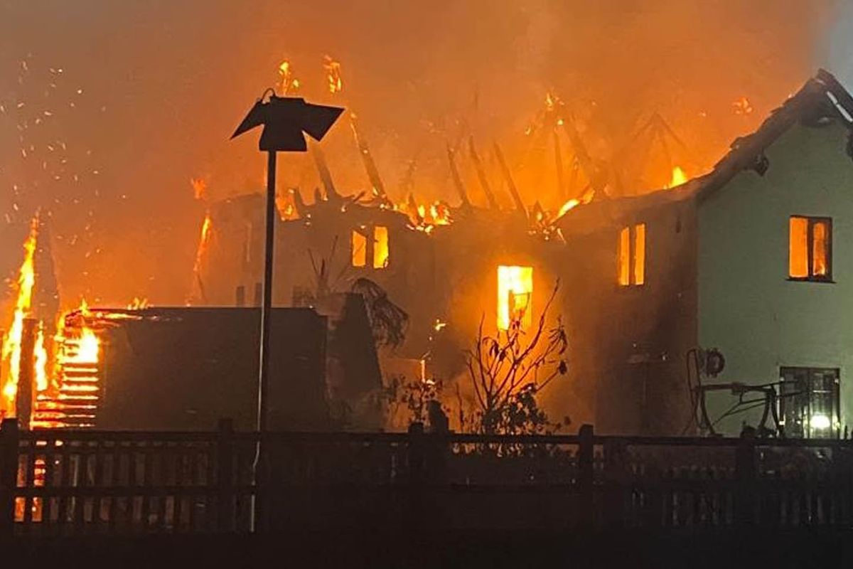 Fire engulfs house in Essex