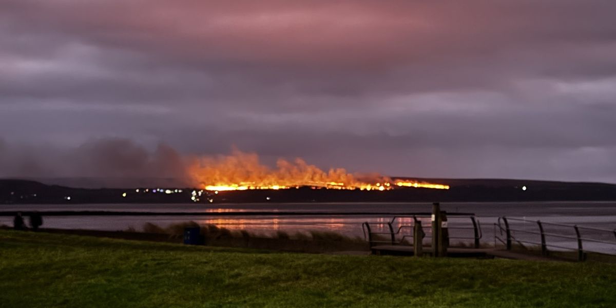 NextImg:Huge 'mile long' fire breaks out in Wales as fire service rush to tackle blaze