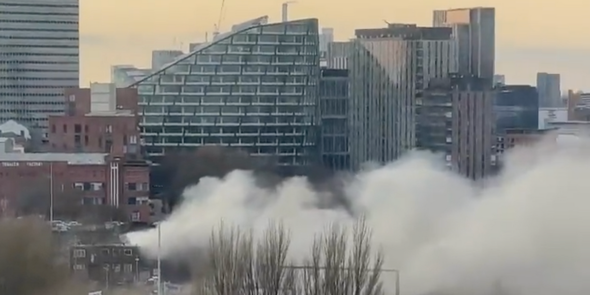 NextImg:Huge fire rips through Manchester building as smoke plumes seen across city