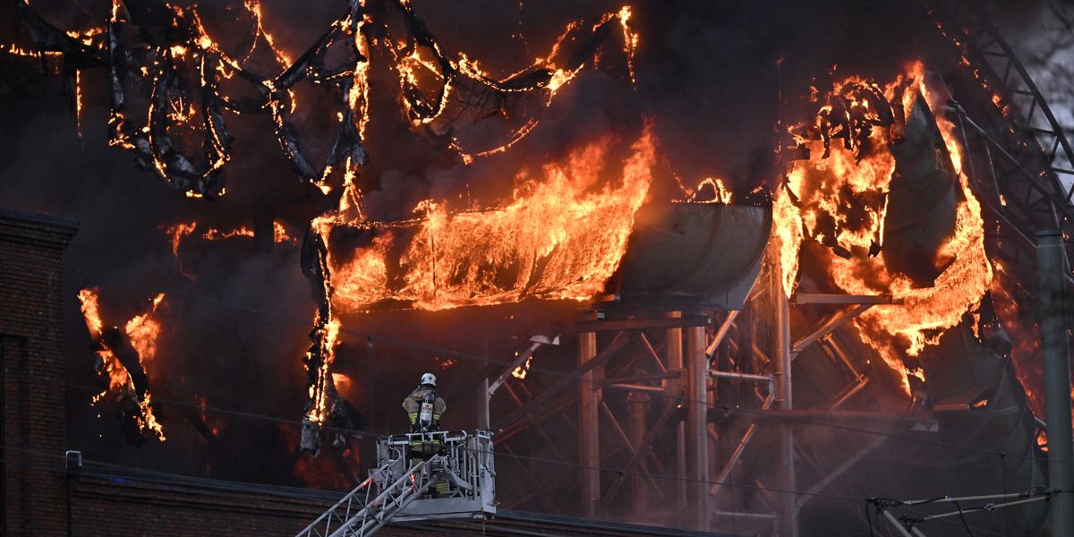 NextImg:Theme park ride engulfed by massive fireball as billows of smoke fill sky - terrifying pictures