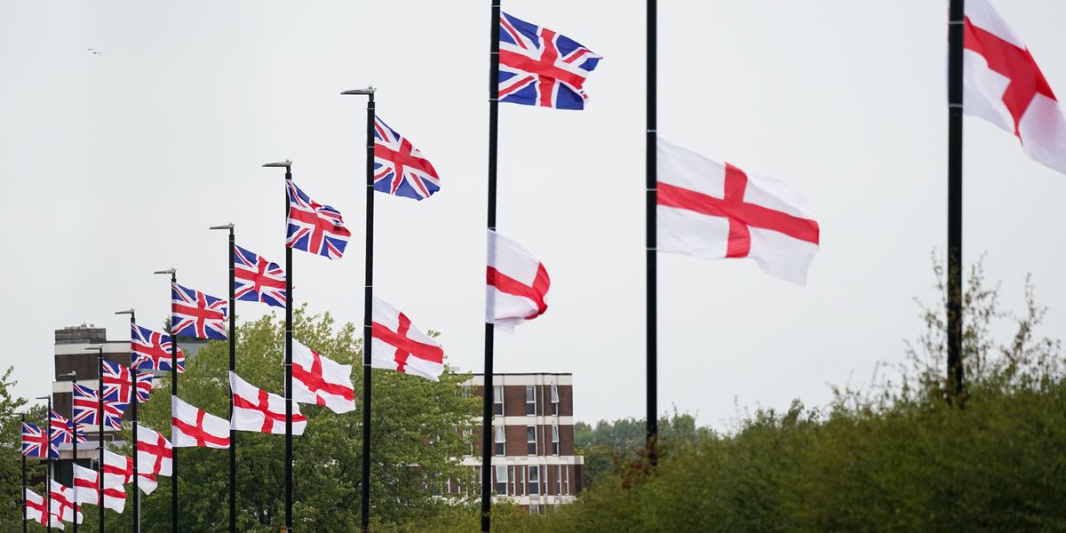 Hundreds defy major warnings to attend huge St George’s Day parade Hundreds defy major warnings to attend huge St George’s Day parade