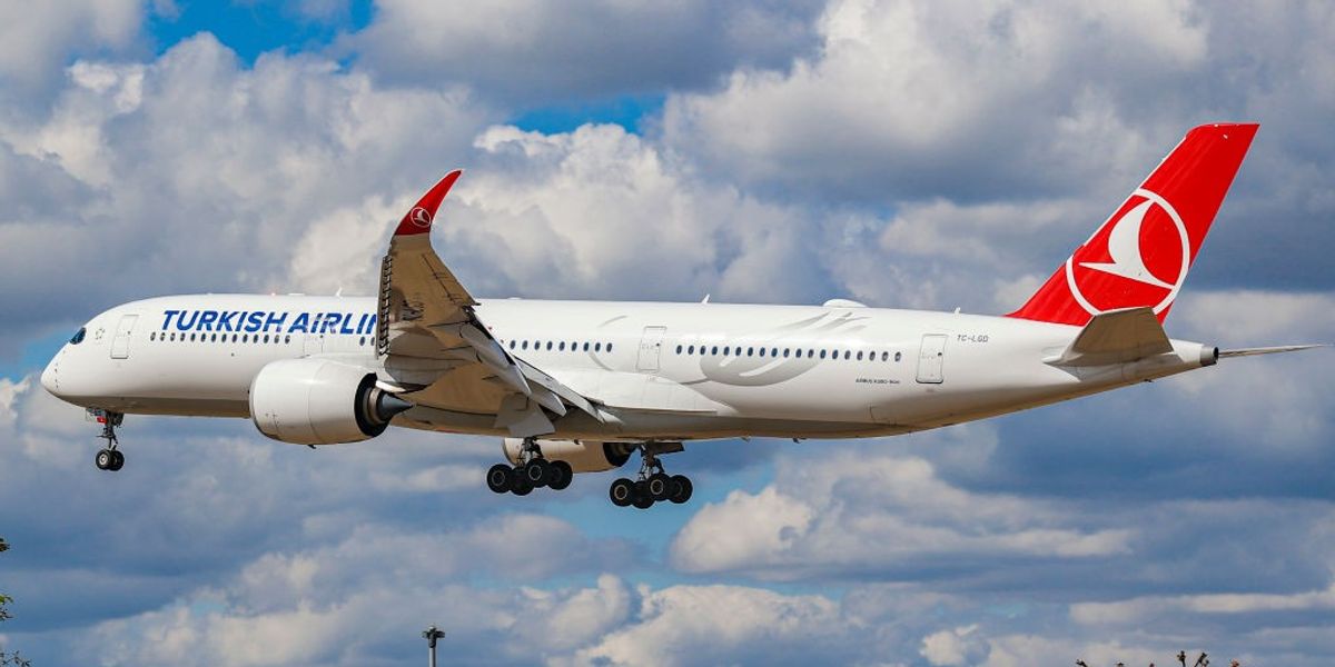 NextImg:Turkish Airlines plane makes dramatic emergency landing at Manchester Airport after 'puff of smoke and burning smell'