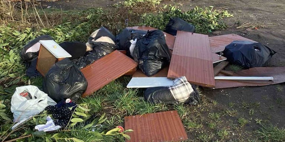 NextImg:Fly tippers fill streets of Lincolnshire town with mountains of rubbish after council cleared 34 tons