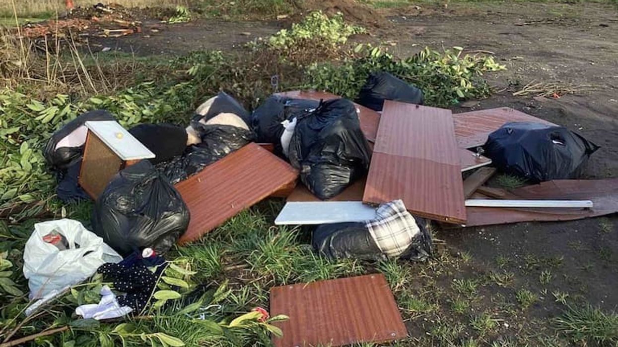 Fly tipping in Brumby Common Lane