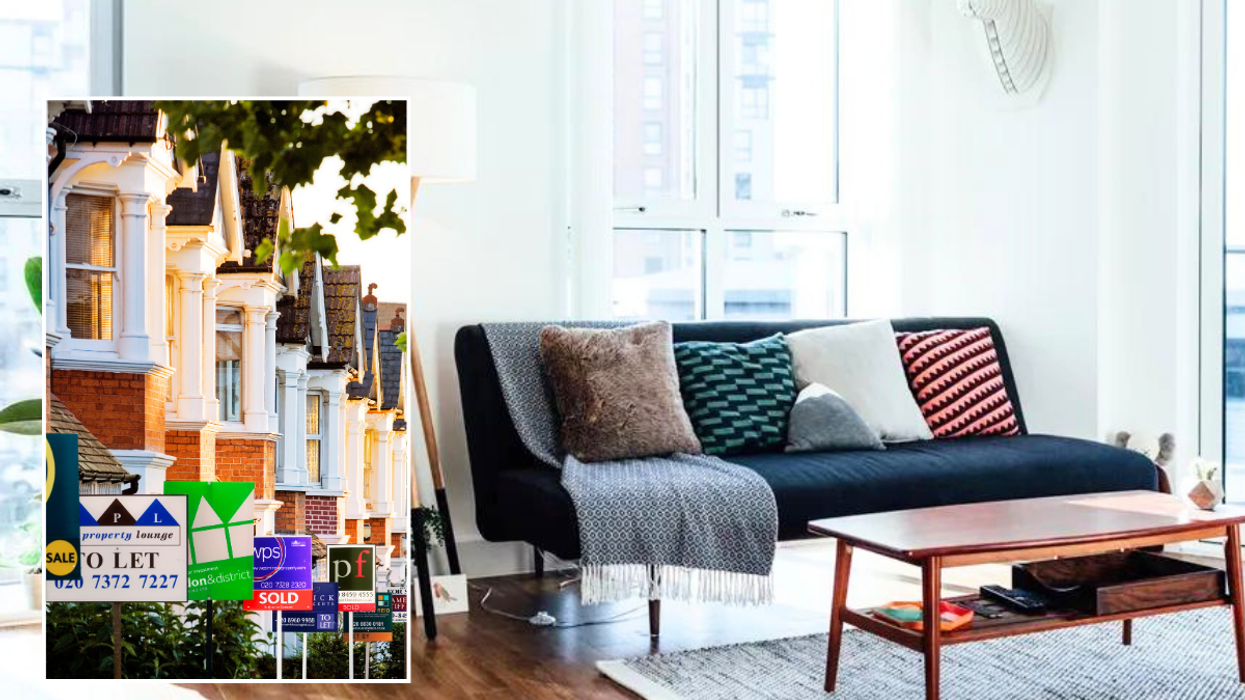 For sale signs / living room