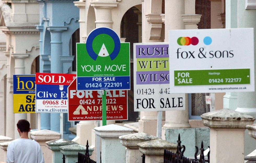 For sale signs outside homes UK