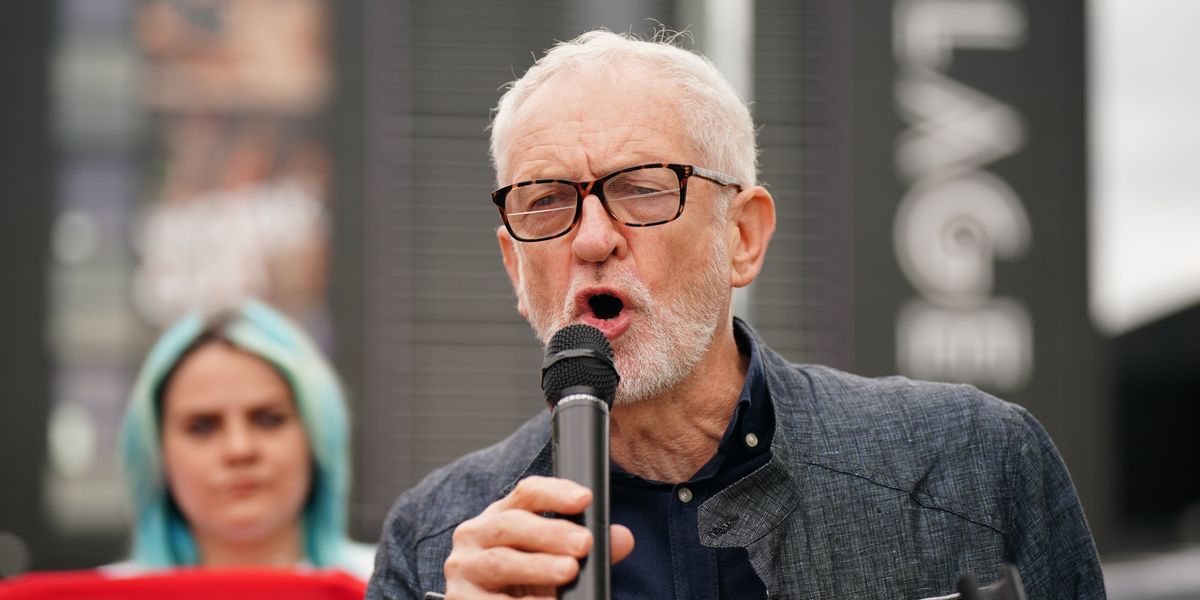Jeremy Corbyn accuses Labour of ‘fanning flames of racism’ as he warns Keir Starmer cut from same cloth as Nigel Farage Jeremy Corbyn accuses Labour of ‘fanning flames of racism’ as he warns Keir Starmer cut from same cloth as Nigel Farage