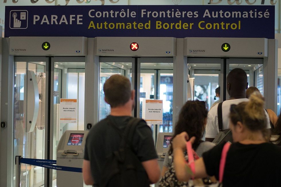 France passport control