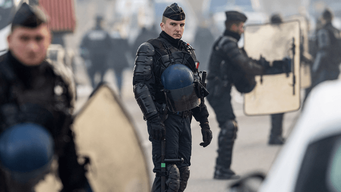 French officer in Calais