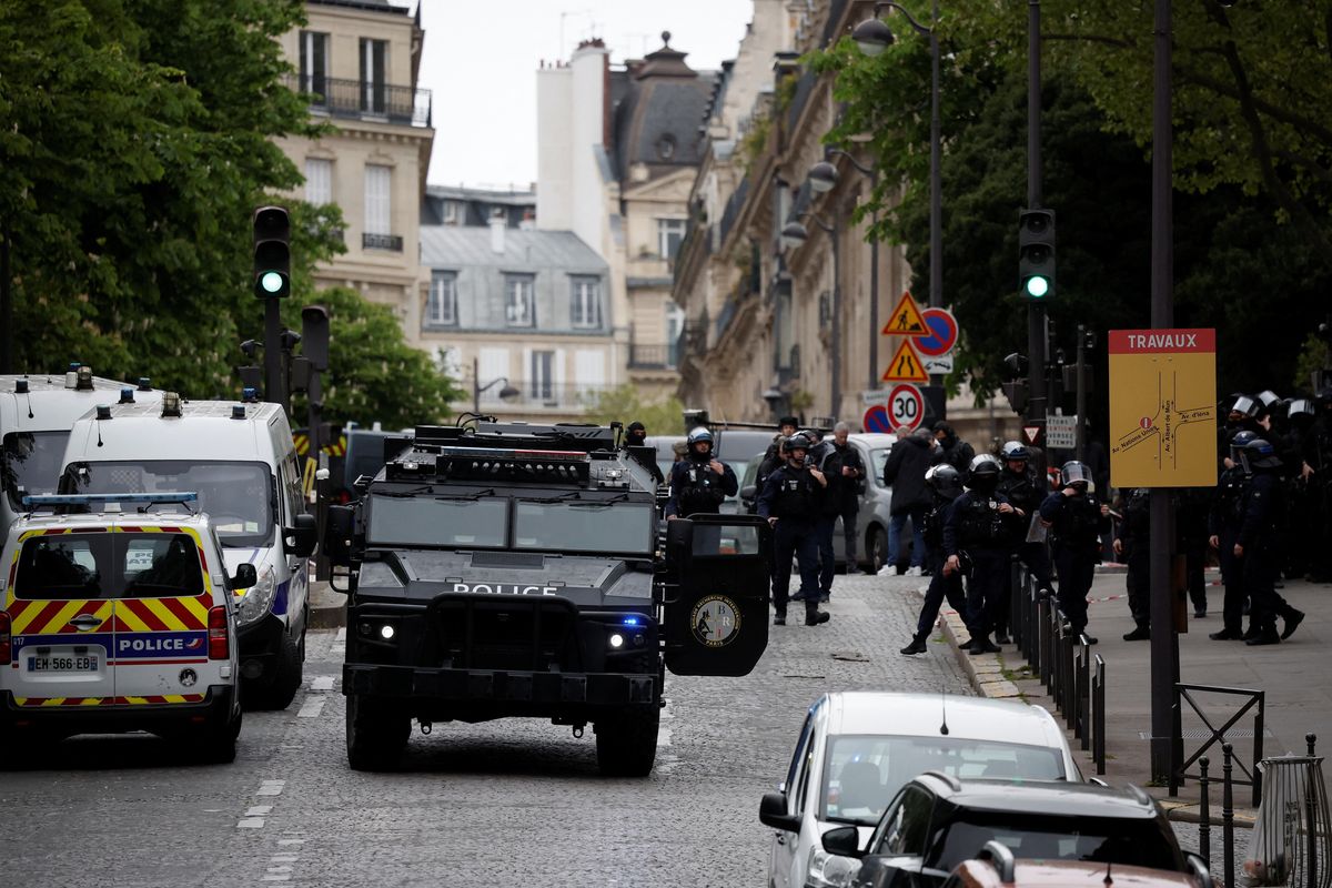 French police and members of French special police forces of Research and Intervention Brigade (BRI) secure the area near Iran consulate where a man is threatening to blow himself up