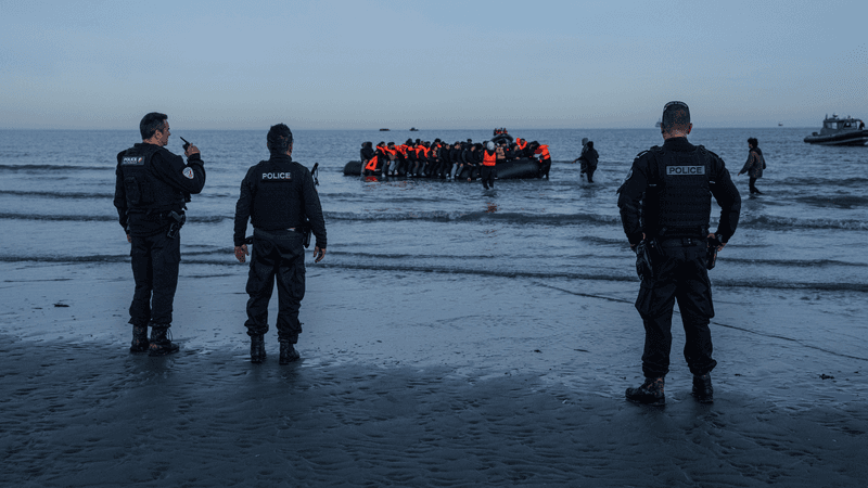 French police migrant patrol