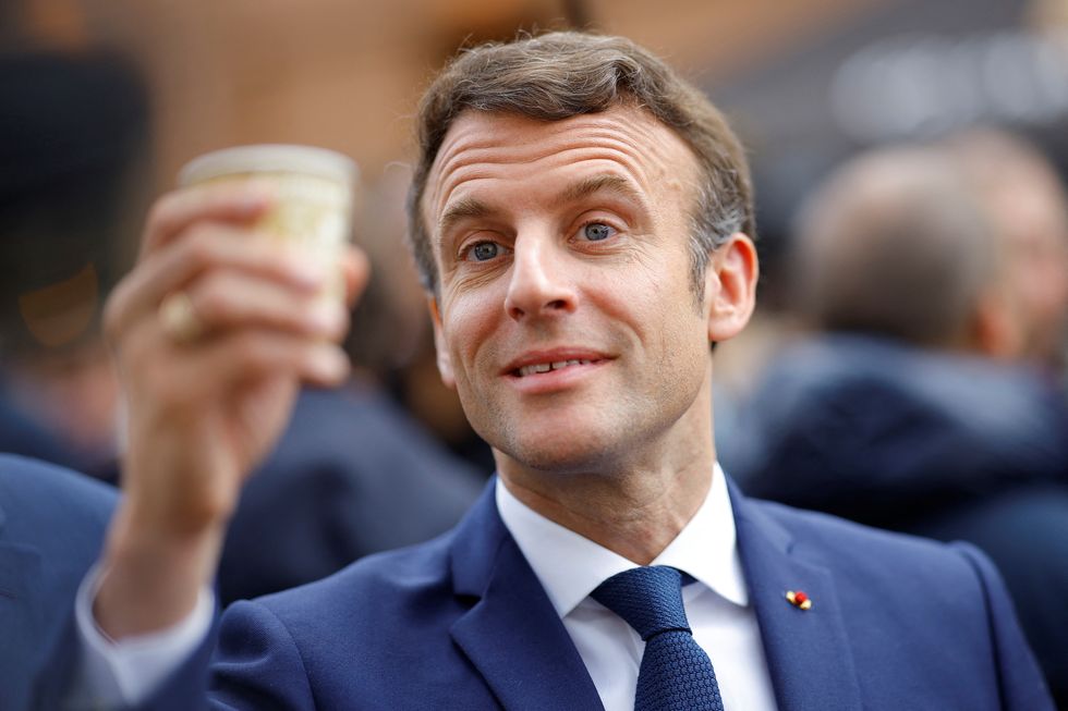 French President Emmanuel Macron, candidate for his re-election in the 2022 French presidential election, cheers with supporters during a campaign trip in Spezet, France, Avril 5, 2022. REUTERS/Stephane Mahe