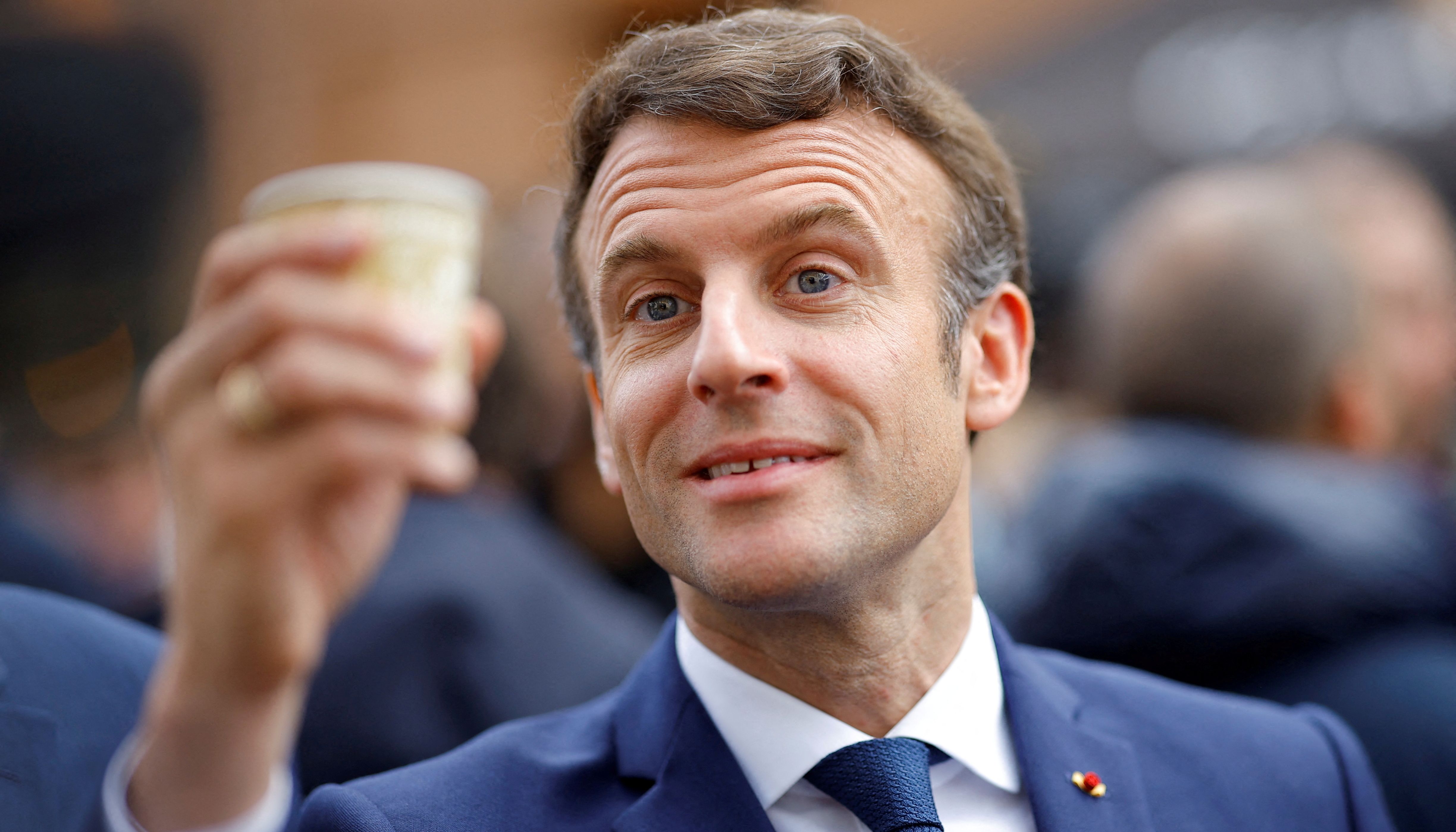 French President Emmanuel Macron, candidate for his re-election in the 2022 French presidential election, cheers with supporters during a campaign trip in Spezet, France, Avril 5, 2022. REUTERS/Stephane Mahe/File Photo