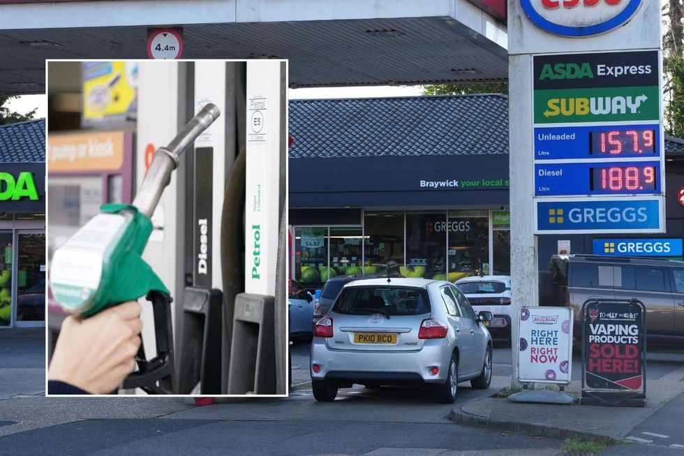 Fuel pump and a petrol station