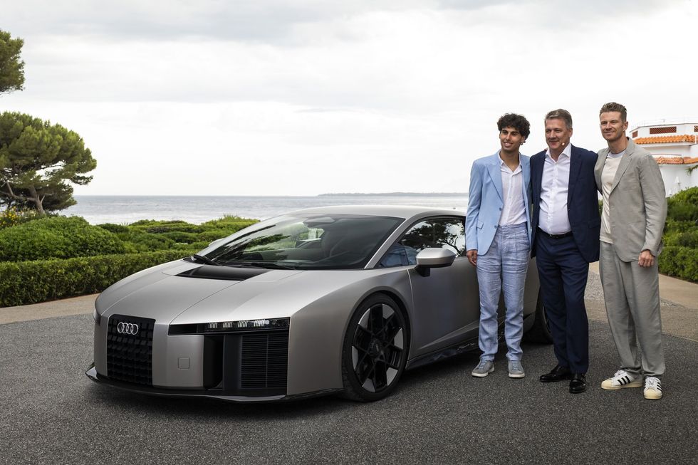 Gabriel Bortoleto, driver for the Audi Revolut F1 Team, Audi CEO Gernot D\u00f6llner and Nico H\u00fclkenberg, driver for the Audi Revolut F1 Team