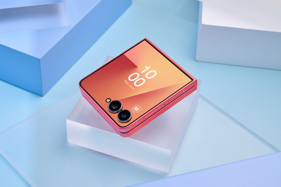 galaxy z flip 7 in coral red pictured on the side