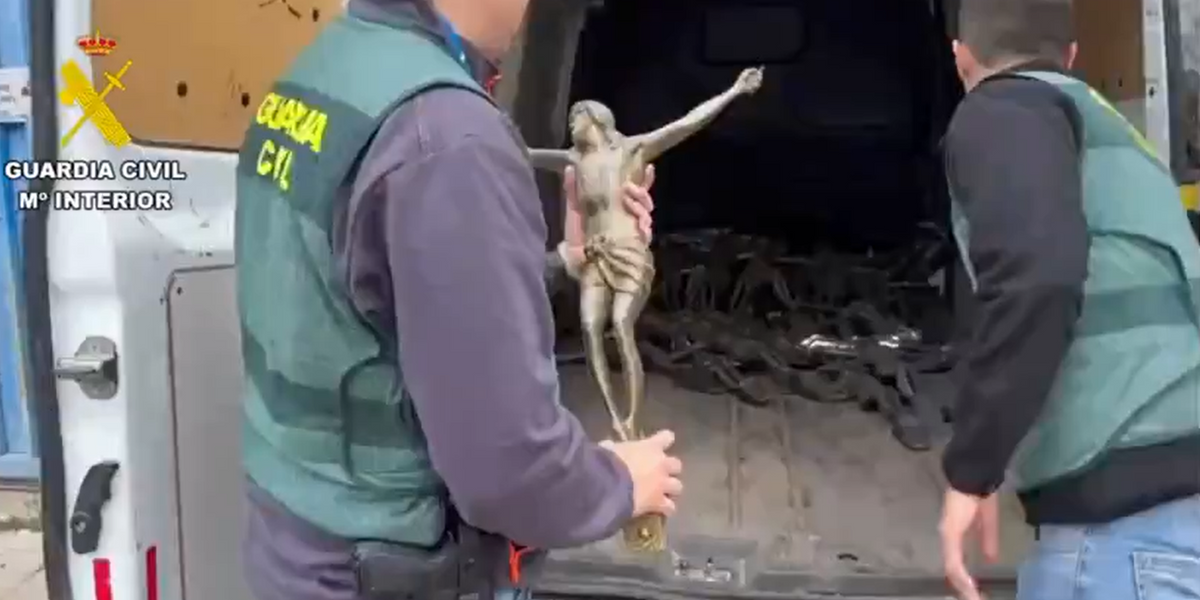 NextImg:Gang of vile grave-robbing thieves caught with hundreds of stolen crucifixes