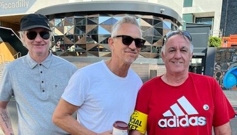 Gary Lineker posed for a photo with RMT workers