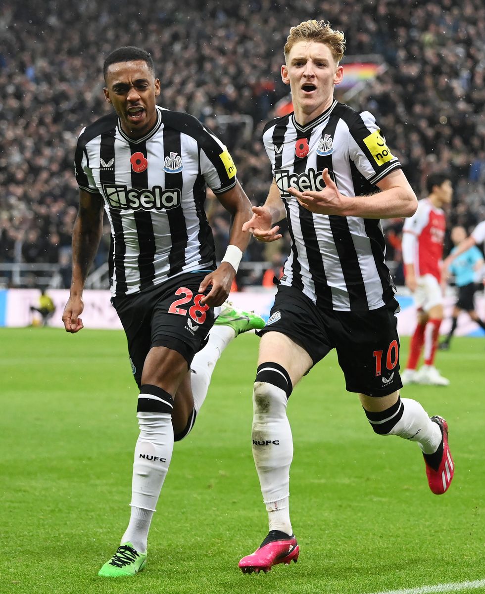 Gary Neville Arsenal Newcastle