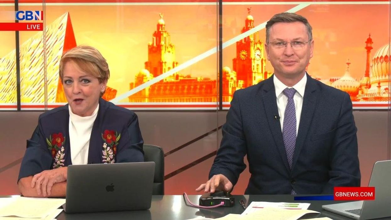 Stephen Dixon begs rugby legend for puppy training tips after nightmare carpet messes