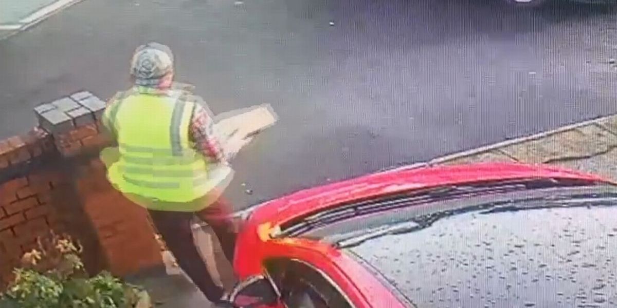 NextImg:Amazon delivery driver caught 'stealing £300 gift from doorstep' on camera