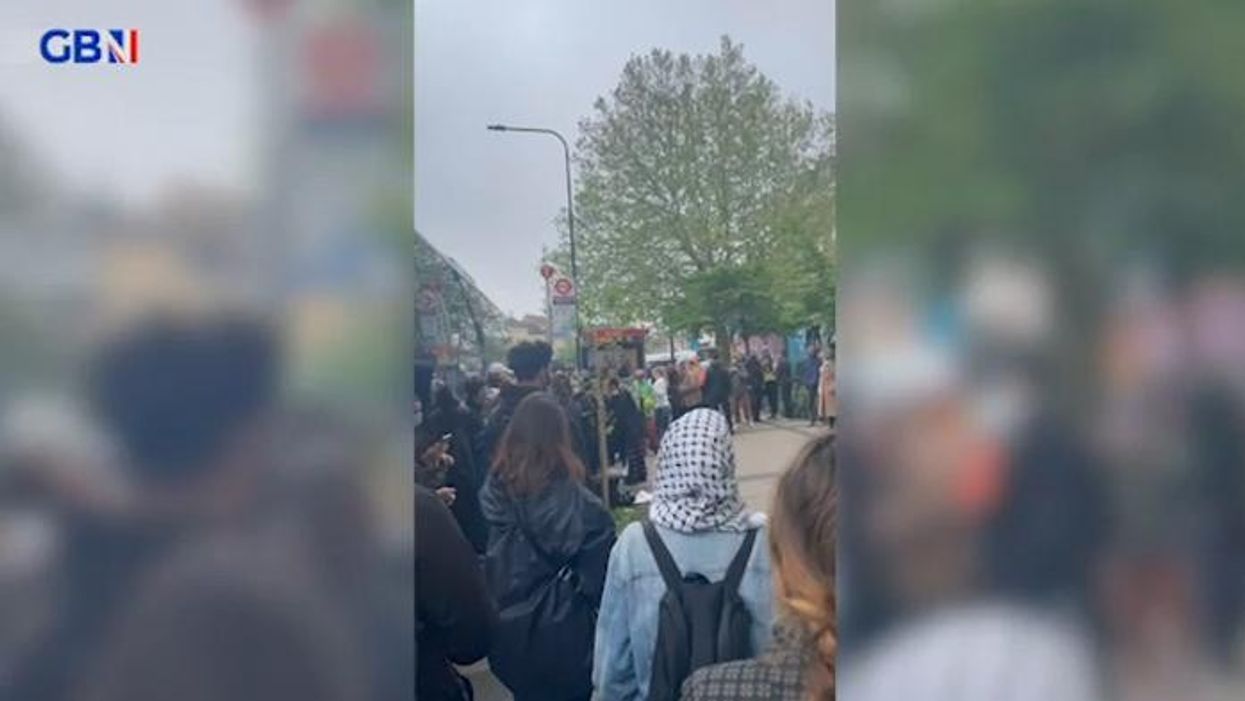 Rwanda chaos: Protesters lodge scooter under London coach to stop migrants being shipped to Bibby Stockholm