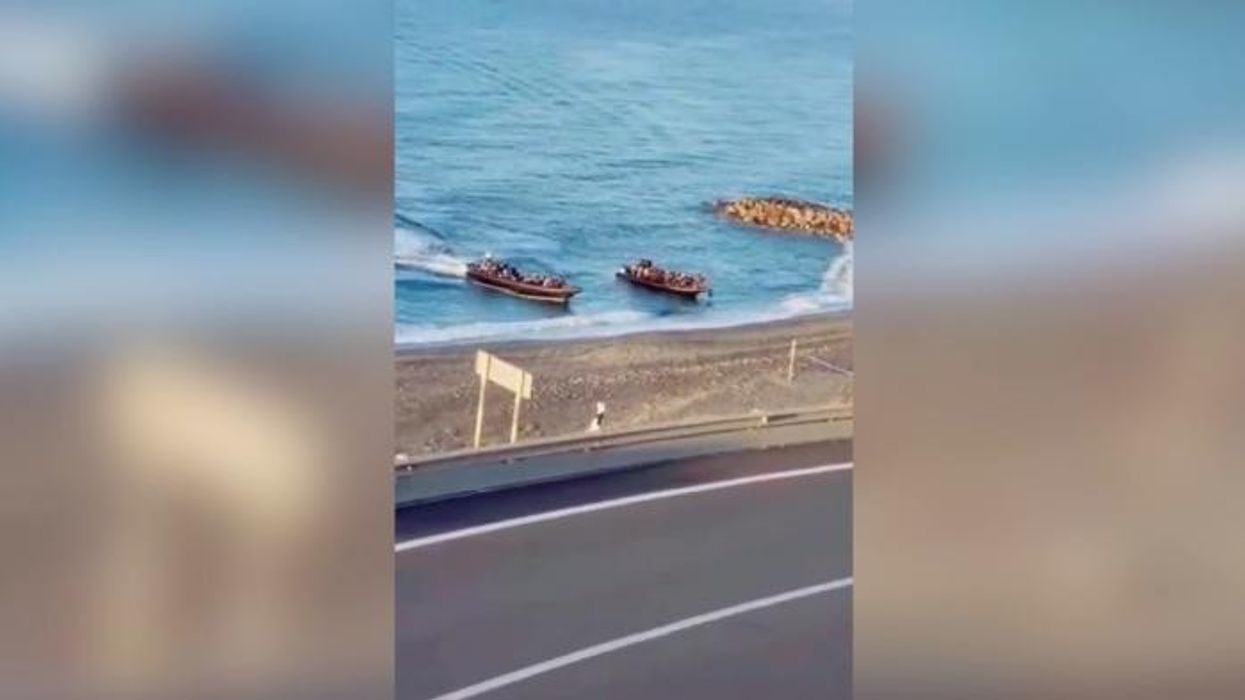 Migrant crisis: People smuggling gangs in new high speed tactic for drop offs