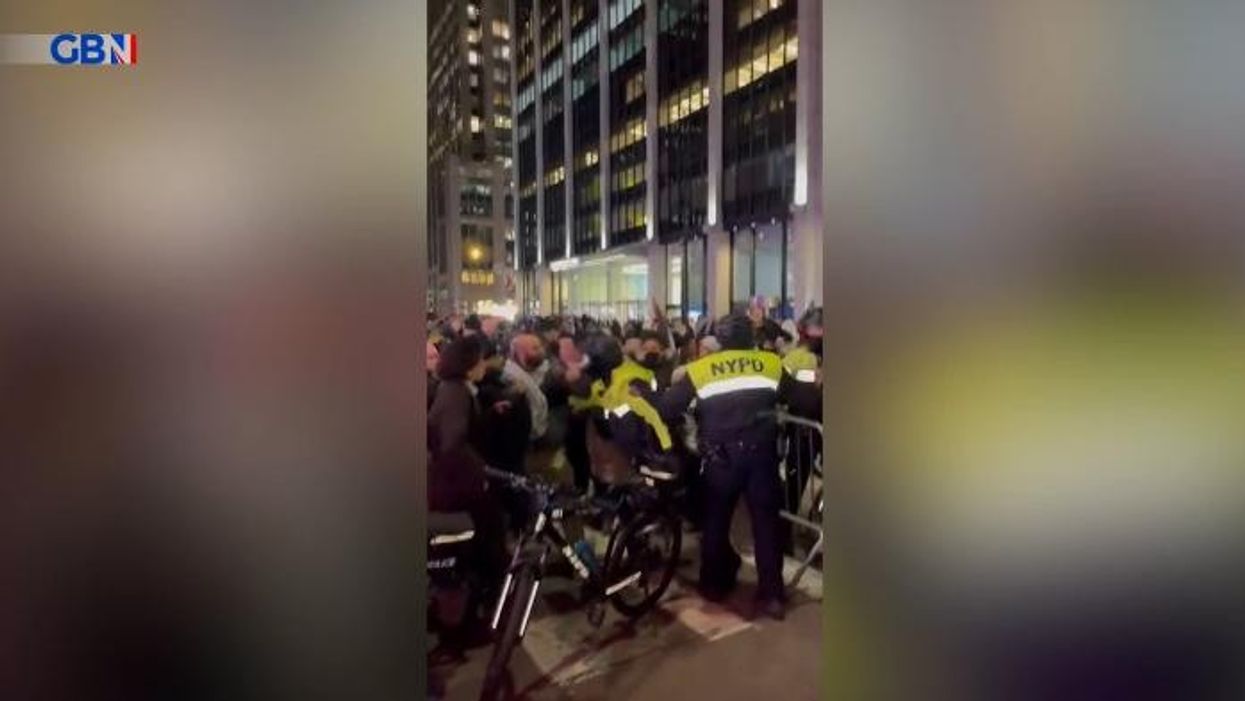 WATCH: Chaos erupts on streets of NYC as pro-Palestinian protesters clash with police