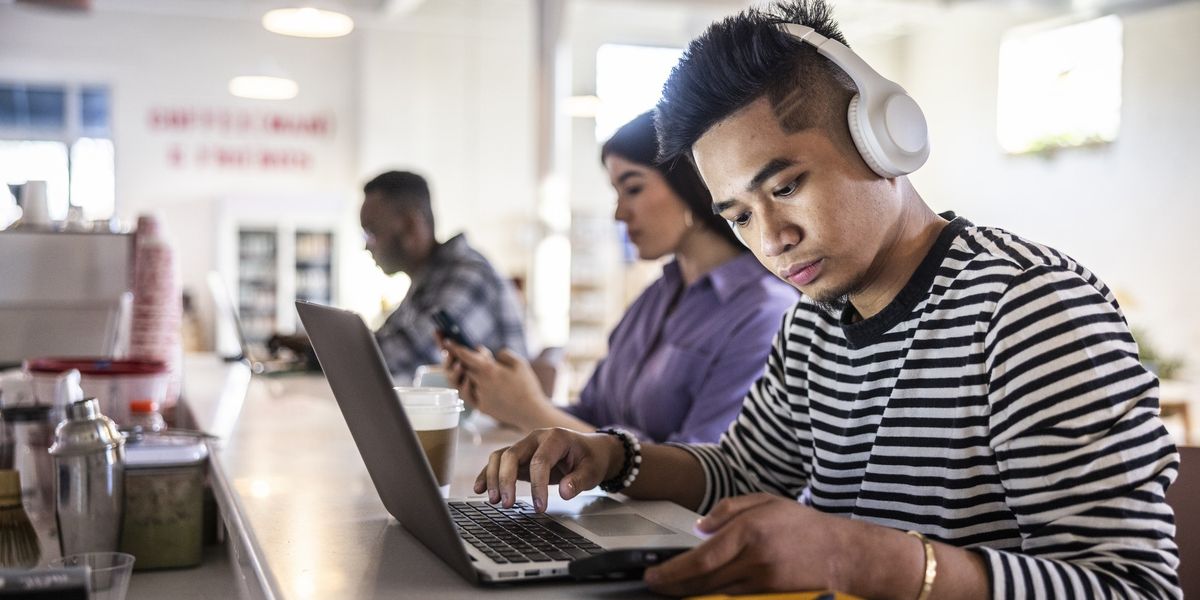 NextImg:Gen Z flock to traditional office jobs because they are lonely