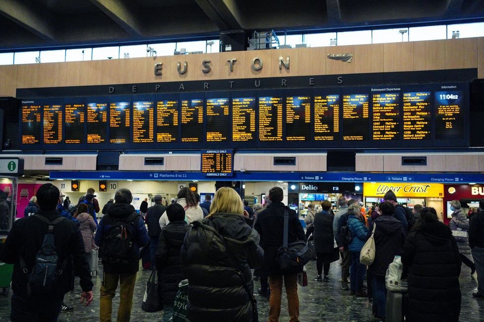 Generic stock of passengers leaving an Avanti Train at Euston station, central London.