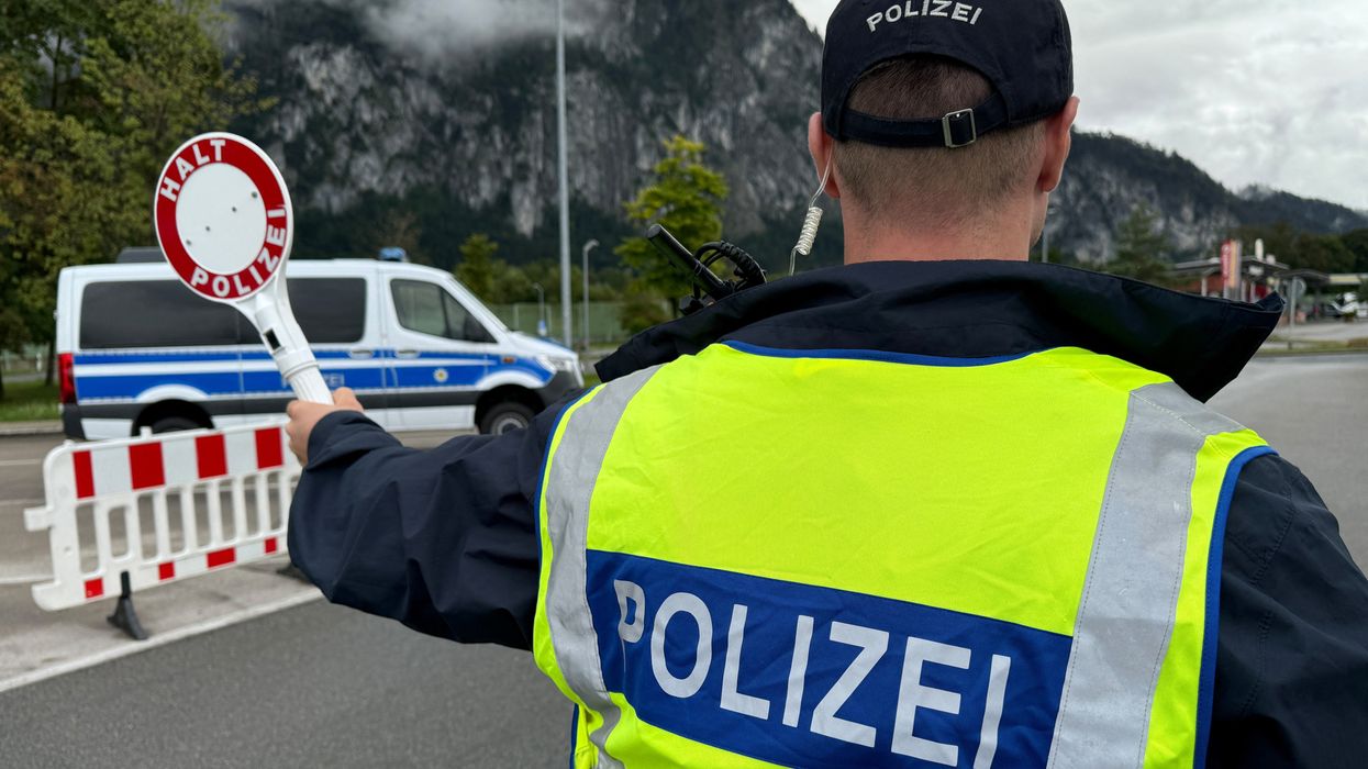 German police conduct random checks at border with Austria